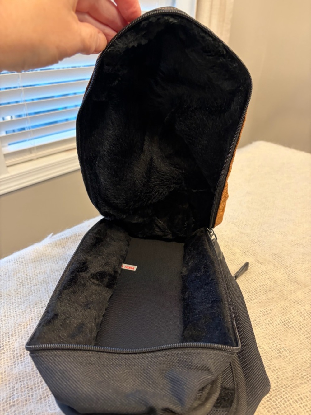 Taylor Made Lined like new Golf Shoe travel Bag - Picture 5 of 6
